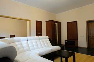 Гостиница  Альянс Кольчугино 2-комнатный номер люкс-4