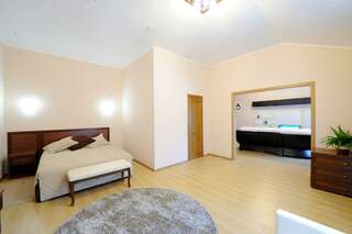 Гостиница  Альянс Кольчугино 2-комнатный номер люкс-1