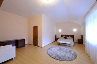 Гостиница  Альянс Кольчугино 2-комнатный номер люкс-2